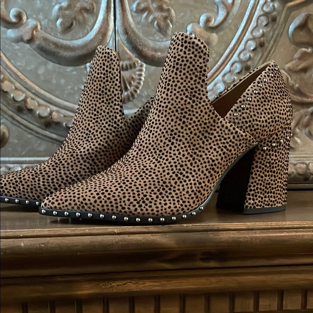 Gianni Bini Spotted Tan and Black Heeled Boots